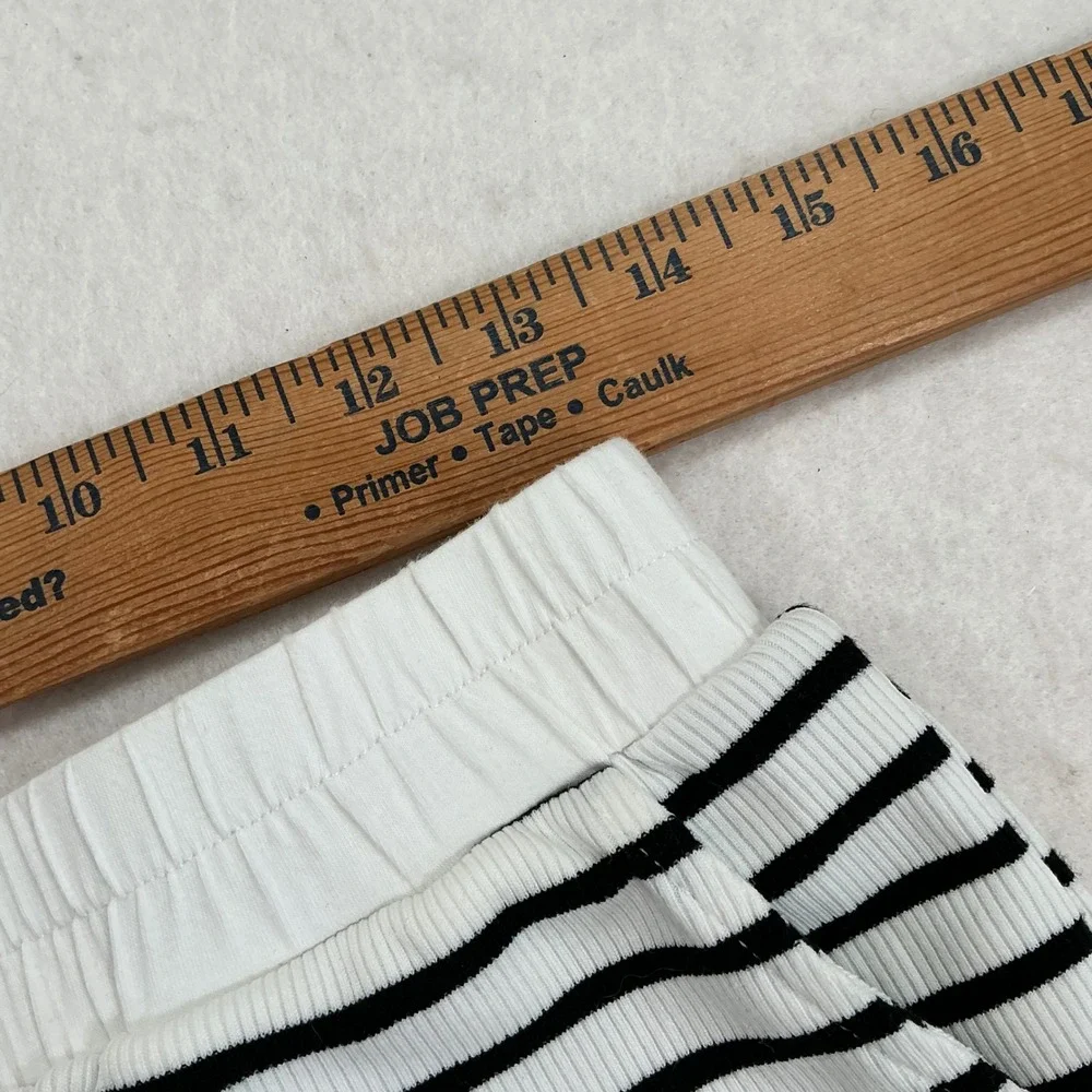 Womens White Black Striped Ribbed Knit Lounge Shorts Pockets Size M